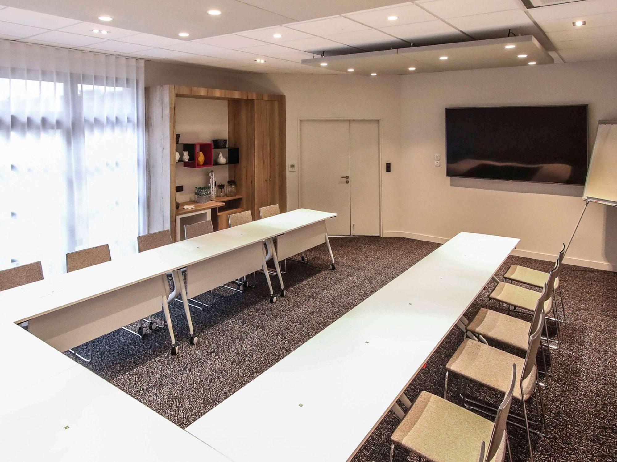 Ibis Styles Republique 3*